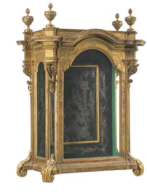 A display cabinet, - Mobili