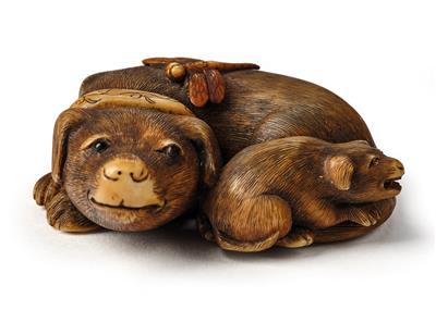 An ivory netsuke of a dog with puppy, Japan, Edo period, 19th century, - Mobili