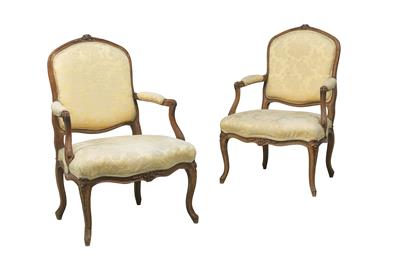 A pair of armchairs, - Nábytek