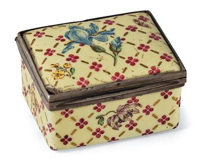 A Rococo covered box, - Asiatics, Works of Art and furniture