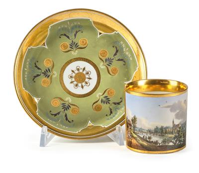 “Vue du St. Veit, près de Schoenbrunn”, Vedutentasse mit Untertasse, Wien, - Möbel; Antiquitäten und Metallarbeiten; Glas und Porzellan