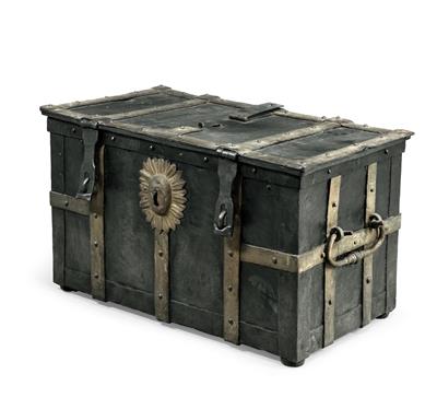 An Early Baroque Iron Box, - Anitiquariato e mobili