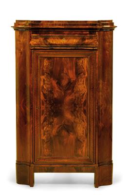 A Half-Height Biedermeier Corner Cabinet, - Anitiquariato e mobili