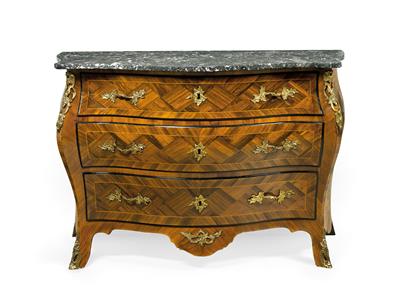 A Chest of Drawers, - Antiques & Furniture