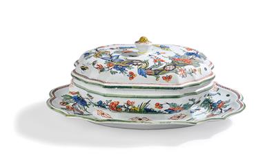 An Oval Covered Tureen with Oval Tray, Rouen, 19th Century, - Anitiquariato e mobili