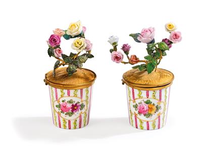 A Pair of Inkwells in the Form of Miniature Flower Bouquets, (from a Viennese Collection) - Starožitnosti a nábytek