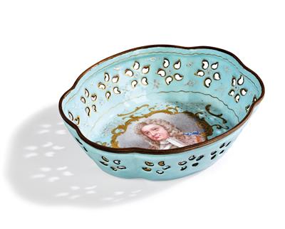 A Rococo Bowl, - Starožitnosti a nábytek