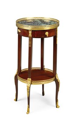 A Round Side Table, - Antiques & Furniture