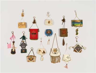 A Collection of Ball Gifts, (from a Viennese Collection) - Anitiquariato e mobili