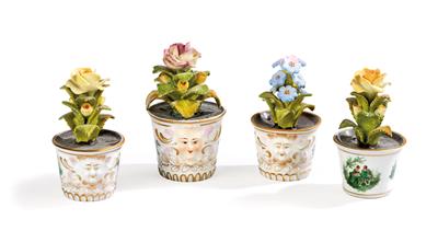 Vier Miniatur Blumenstöcke, Sächsische Porzellanfabrik zu Potschappel von Carl Thieme, Anf. 20. Jh., (aus einer Wiener Sammlung) - Antiquitäten & Möbel