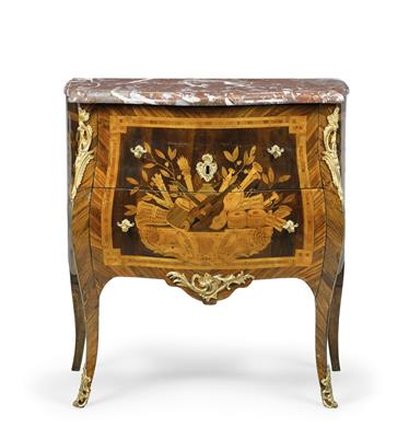 A Dainty French Salon Chest of Drawers, - Anitiquariato e mobili