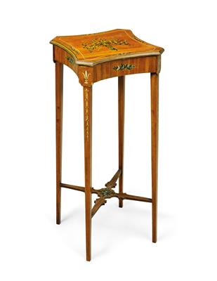 A Dainty English Side Table, (from a Viennese Collection) - Starožitnosti a nábytek