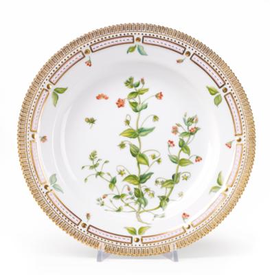 Flora Danica Dinner Plate “Anagallis arvensis L.”, - Nábytek, starožitnosti, sklo a porcelán