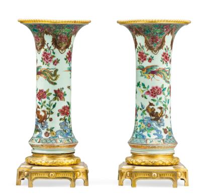 A Pair of Large Ornamental Vases, - Nábytek, starožitnosti, sklo a porcelán