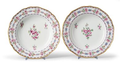 Paar Suppenteller mit "Chintz- Muster", Kaiserliche Manufaktur Wien 1785, - Möbel; Antiquitäten & Metallarbeiten; Glas & Porzellan