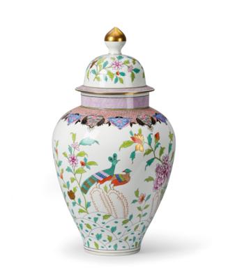 A Magnificent Vase with Cover and “Paon de Beijing” Decoration, Herend c. 1980, - Furniture, Works of Art, Glass & Porcelain