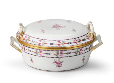 A Round Covered Bowl with 2 Handles and “Chintz Pattern”, Imperial Manufactory, Vienna 1786, - Nábytek, starožitnosti, sklo a porcelán