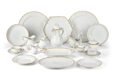 An Extensive Coffee Service with “Swan Relief”, Meissen c. 1985, - Nábytek, starožitnosti, sklo a porcelán