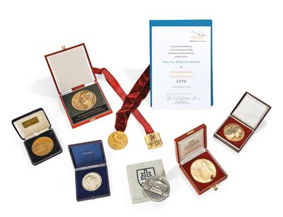 Edita Gruberová - mixed lot with medals of honour and plaquettes, - La collezione Edita Gruberová