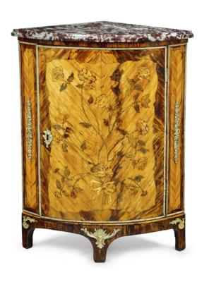 A Louis XV Corner Cabinet from France, - Mobili; oggetti d'antiquariato; vetro e porcellana