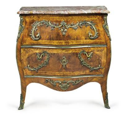 A Rococo Chest of Drawers, - Nábytek; starožitnosti; sklo a porcelán