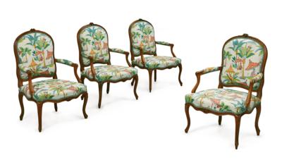 A Set of Four Armchairs, - Mobili; oggetti d'antiquariato; vetro e porcellana