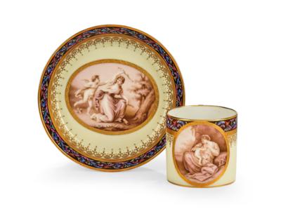 A Cup and Saucer with Depictions “Cupid Disarmed by Euphrosine, Venus and Cupid” after Angelika Kaufmann, Wahliss, Vienna c. 1900, - Mobili; oggetti d'antiquariato; vetro e porcellana