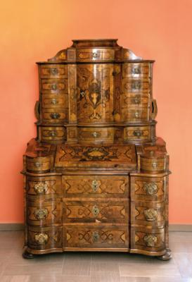 An Imposing Baroque Cabinet on Chest, - Una Collezione dalla Stiria I