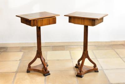 2 Small Side Tables, - Štýrska Sbírka II