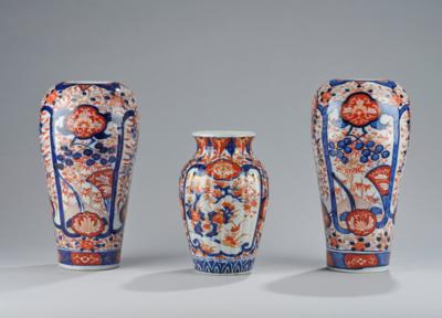 3 Imari Vases, Japan, 19th/20th Century, - Una Collezione dalla Stiria II
