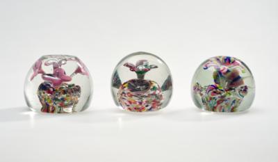 Three Paperweights with Floral Motifs, Bohemia, Early 20th Century and 20th Century - Štýrska Sbírka II