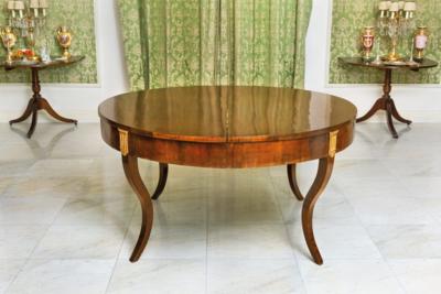A Large Round Extending Table in Biedermeier Style, - Una Collezione Viennese