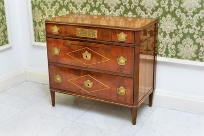 A Small Neo-Classical Chest of Drawers, - Vídeňská Sbírka