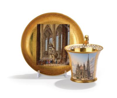 A Veduta Cup with Veduta Saucer (“La Cathédrale de St. Etienne à Vienne”), Imperial Manufactory, Vienna 1822, - Nábytek, starožitnosti, sklo a porcelán