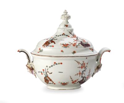 A Lidded Tureen with Kakiemon Decoration, Meissen c. 1735, - Mobili e anitiquariato, vetri e porcellane