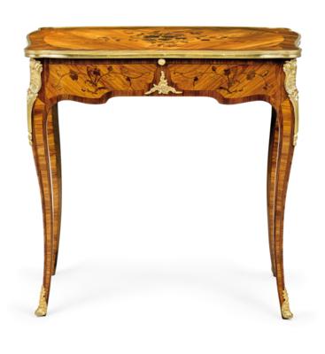 A Small Rectangular Salon Table, - Nábytek, starožitnosti, sklo a porcelán