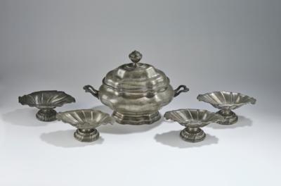 A Pewter Lidded Tureen and 4 Small Bowls, - Vídeňská Sbírka II