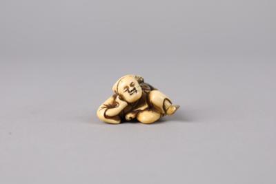 A Netsuke of a Resting Sarumawashi with a Monkey, Japan, Early 20th Century, - A Viennese Collection III