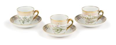 Three Flora Danica Coffee Cups with Saucers, Royal Copenhagen, c. 1979–91, - Mobili e antiquariato, vetri e porcellane