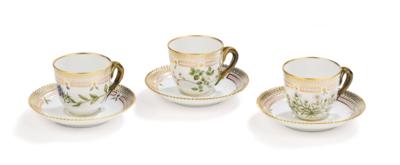 Three Flora Danica Mocha Cups with Saucers, Royal Copenhagen, c. 1963–68, - Mobili e antiquariato, vetri e porcellane