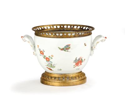 A Cachepot with Ch’i-lin Decoration, Meissen c. 1740, - Nábytek, starožitnosti, sklo a porcelán