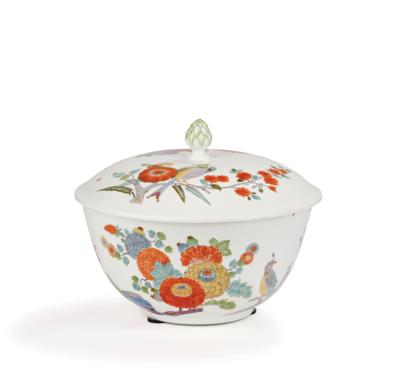 A Large Lidded Tureen with Chrysanthemums and Bird Decoration, Meissen c. 1730, - Mobili e antiquariato, vetri e porcellane