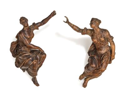 Two Female Sculptures, - Mobili e antiquariato, vetri e porcellane