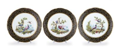 Three Plates with Lapis Caillouté Lip, Sèvres, c. 1770/80, - Nábytek, starožitnosti, sklo a porcelán