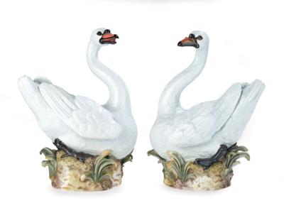 A Large Pair of Swans, Meissen, Second Half of the 19th Century - Furniture, Works of Art, Glass & Porcelain