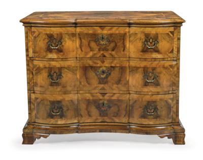 A Small German Baroque Chest of Drawers, - Nábytek, starožitnosti, sklo a porcelán