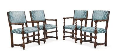 Zwei leicht variierende Paare Louis XIII-Armsessel, - Möbel, Antiquitäten, Glas & Porzellan
