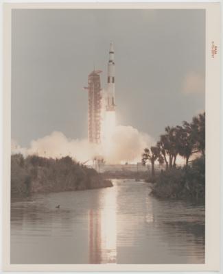 NASA (Apollo 13) - The Beauty of Space - Iconic Photographs of Early NASA Missions