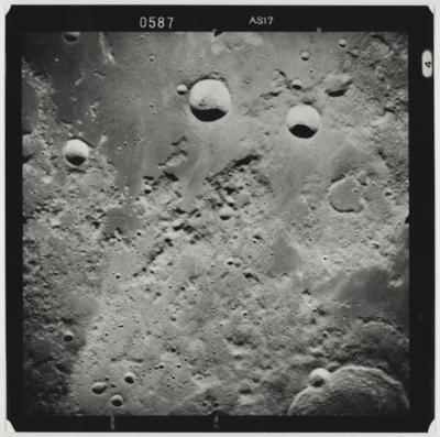 NASA (Apollo 17) - The Beauty of Space - Iconic Photographs of Early NASA Missions