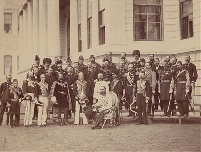 group portrait photo of Emperor Franz Joseph I. with his retinue in front of the Palace Dolma-Batche in Constantinople 1869, - Rekvizity z císařského dvora